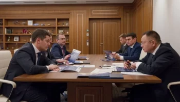 Дмитрий Артюхов встретился с министром строительства и ЖКХ РФ Иреком Файзуллиным
