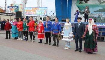Фестиваль поселений "Живые традиции" и Обская сельскохозяйственная ярмарка стартовали сегодня в Мужа