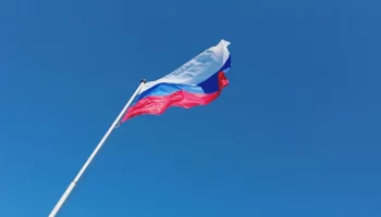 Флагштоки с российским триколором появятся в трех селах Шурышкарского района