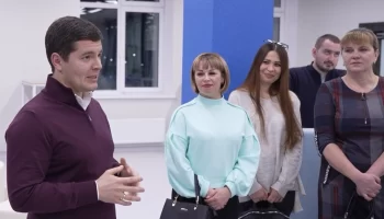 Дмитрий Артюхов и родители особенных детей оценили инклюзивные возможности новой школы Салехарда