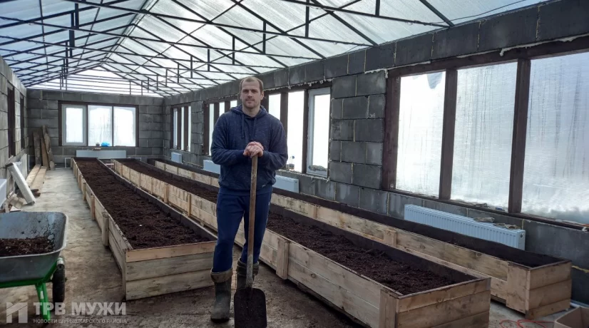 Житель Овгорта вырастит 2 тонны огурцов, томата и редиса