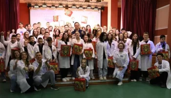 Олег Попов поздравил участников "Лаборатории успеха" с наступающим Новым годом
