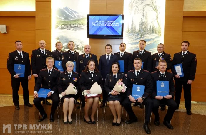 Дмитрий Артюхов поздравил с предстоящим праздником сотрудников УМВД
